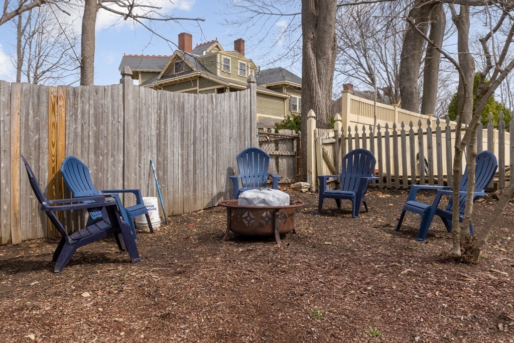 Watertown, Massachusetts 02472, United States, 5 Bedrooms Bedrooms, ,3 BathroomsBathrooms,Residential,Pending,105592