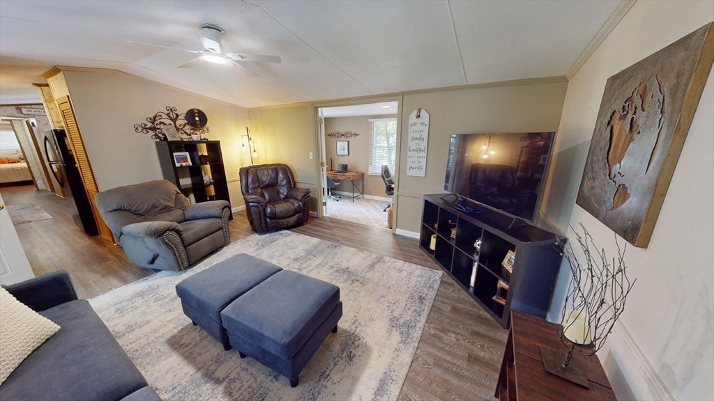 6 Saturn Ln