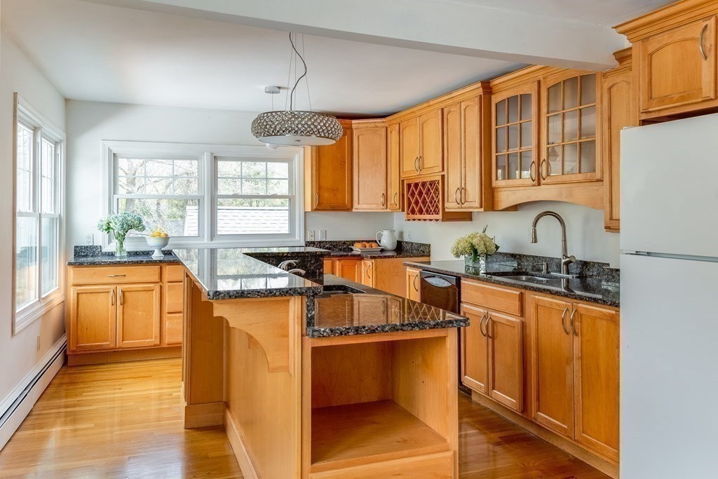Click for 212 West Plain Street #B, Wayland, MA slideshow