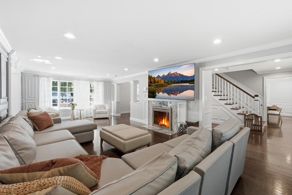 406 Pleasant St