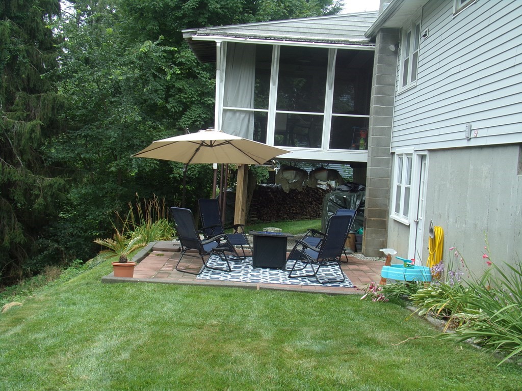 Photo 4 of 25 of 114 Cedar St. house