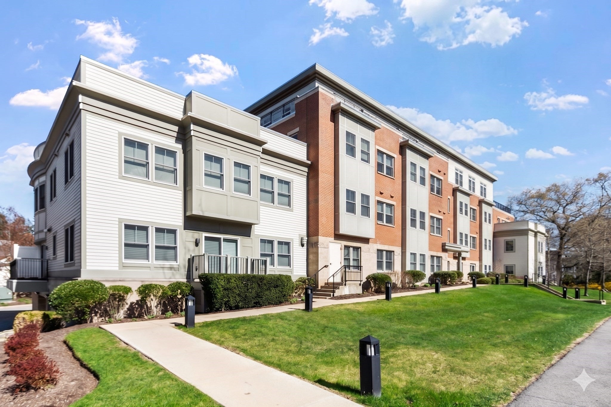321 Hammond Pond Pkwy