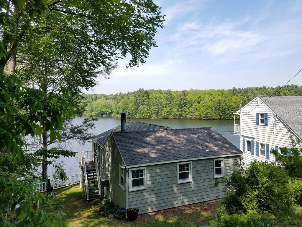 Click for 3 Pine Tree Dr, Holland, MA slideshow