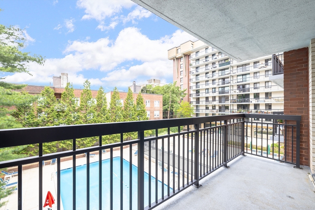 60 Longwood Ave 302
