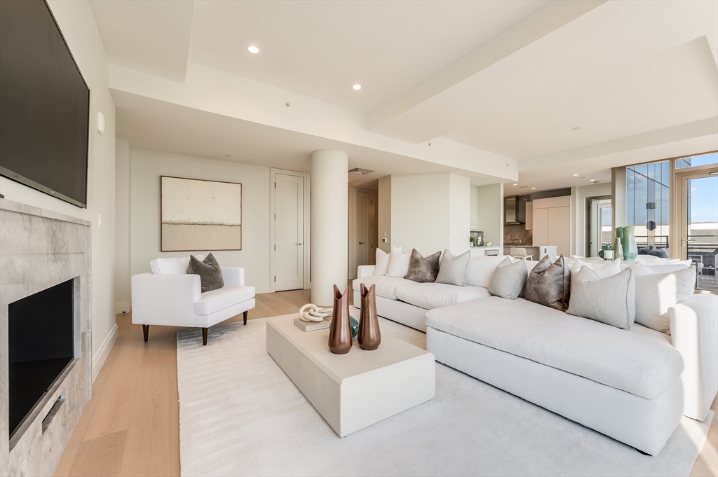 135 Seaport Blvd PH3B