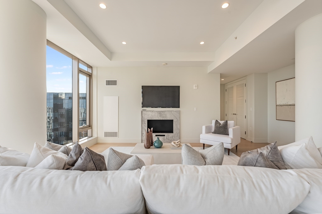 135 Seaport Blvd PH3B