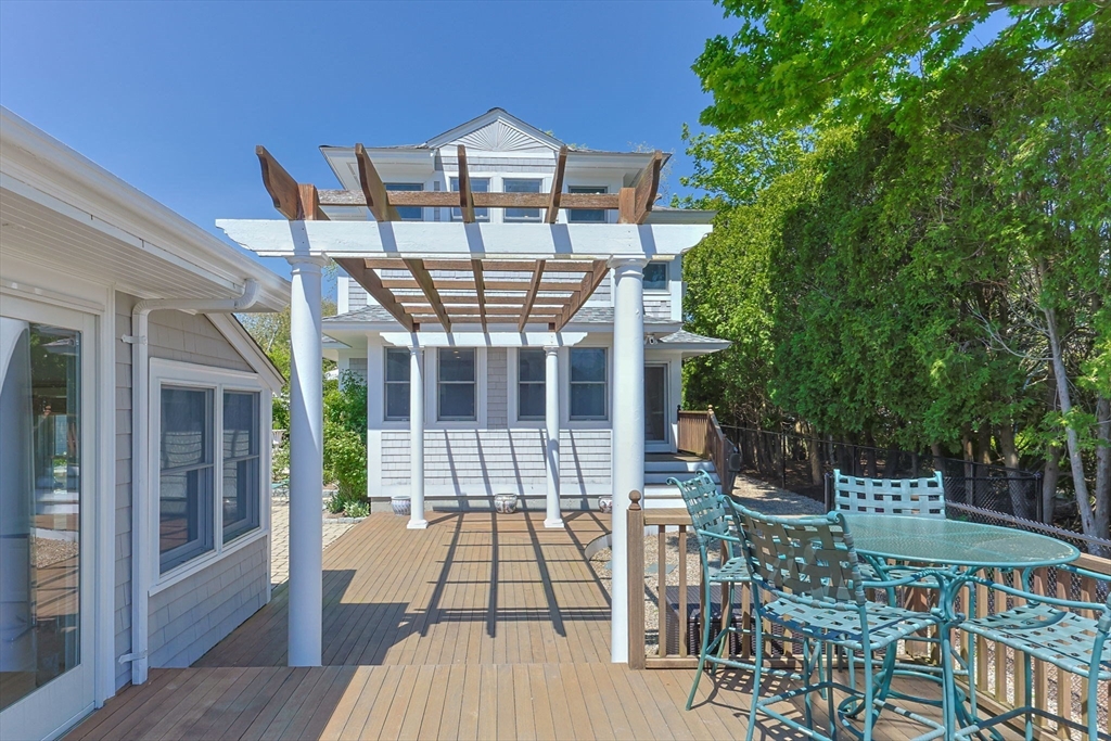 Barnstable, Massachusetts 02655, United States, 4 Bedrooms Bedrooms, ,4 BathroomsBathrooms,Residential,Pending,133979