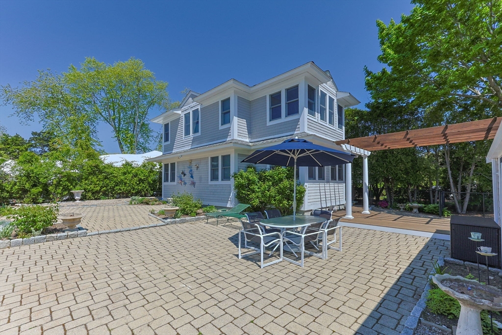 Barnstable, Massachusetts 02655, United States, 4 Bedrooms Bedrooms, ,4 BathroomsBathrooms,Residential,Pending,133979