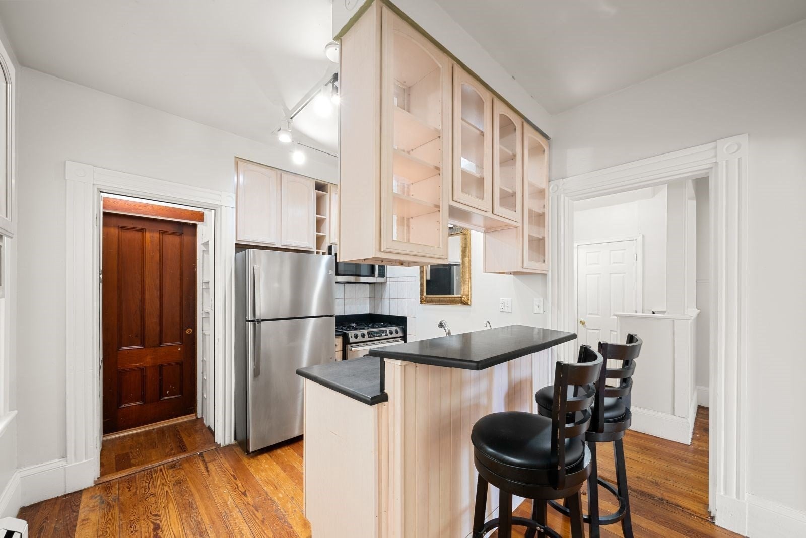 Click for 157 N St #A, Boston, MA slideshow