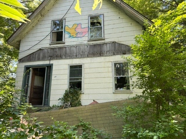 327 E Main St