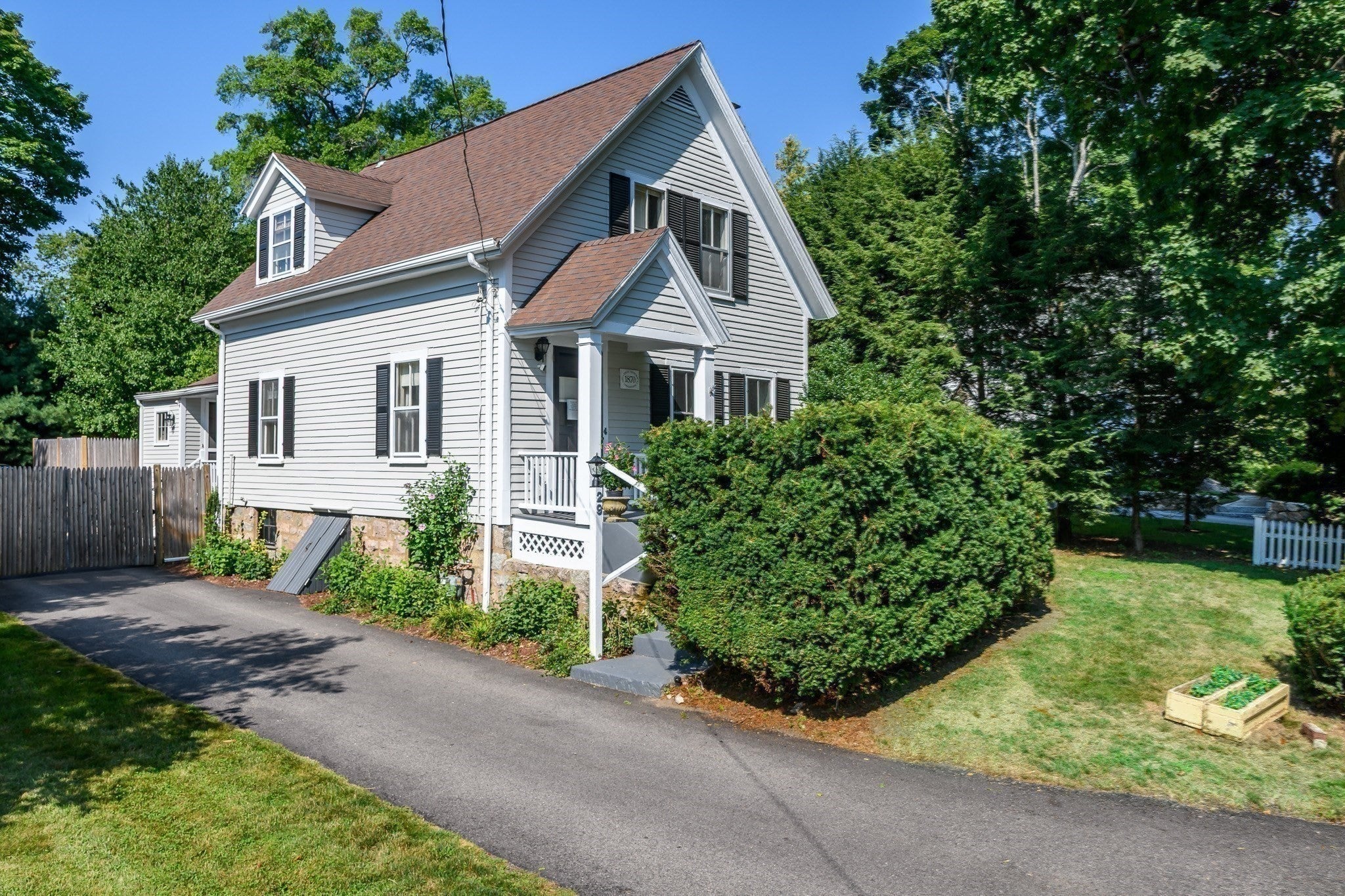 Photo of 29 Cottage Street, Wellesley, MA