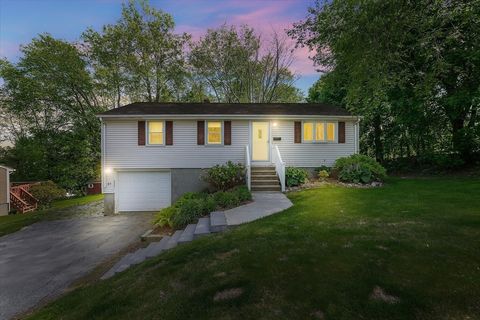 47 Upland St Auburn MA 01501
