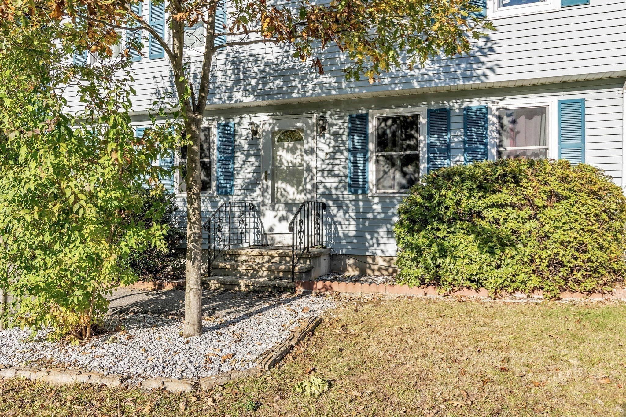 7 Royal Dr, Methuen, MA, 7 Royal Dr, Methuen, MA Photo #2
