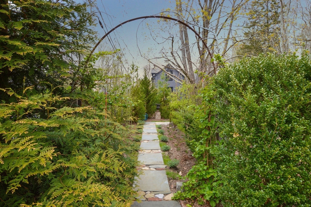 1150 Russells Mills Rd