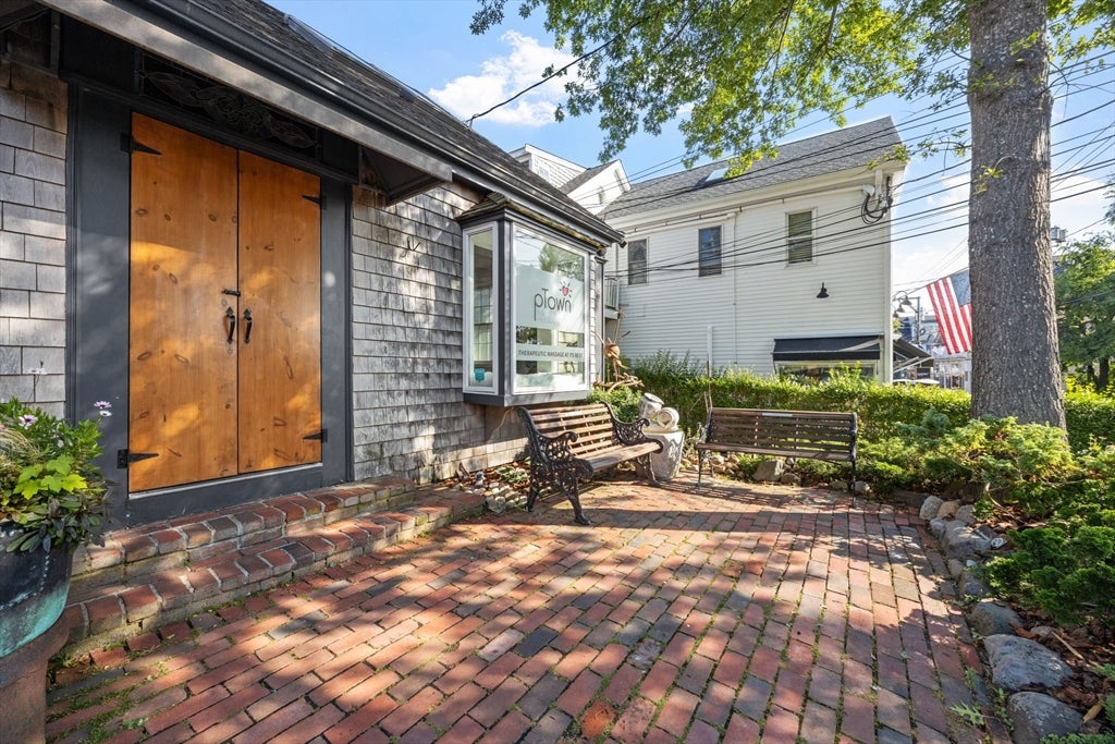 182 Commercial St 2