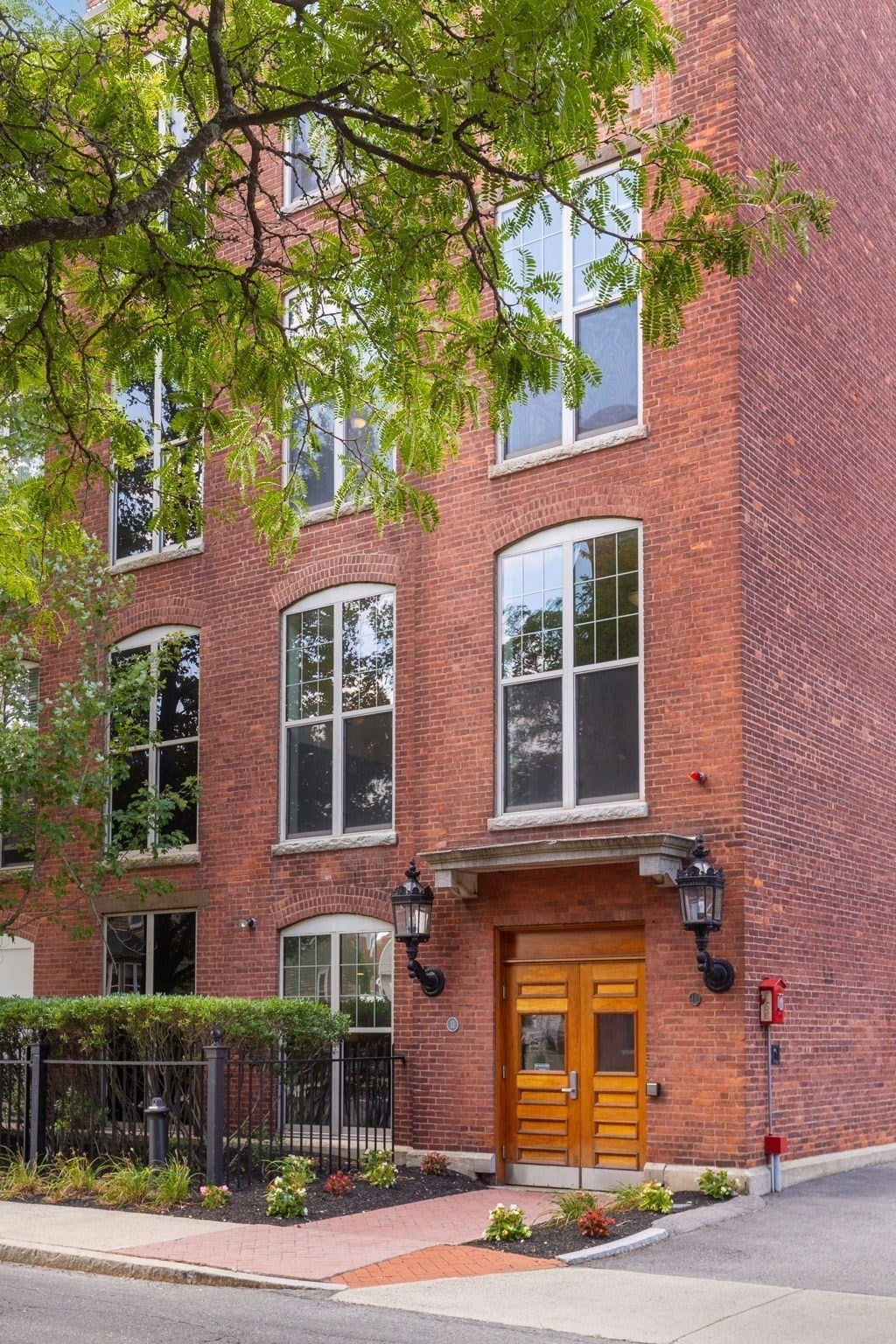 Photo of 11 Lake Street, Wakefield, MA