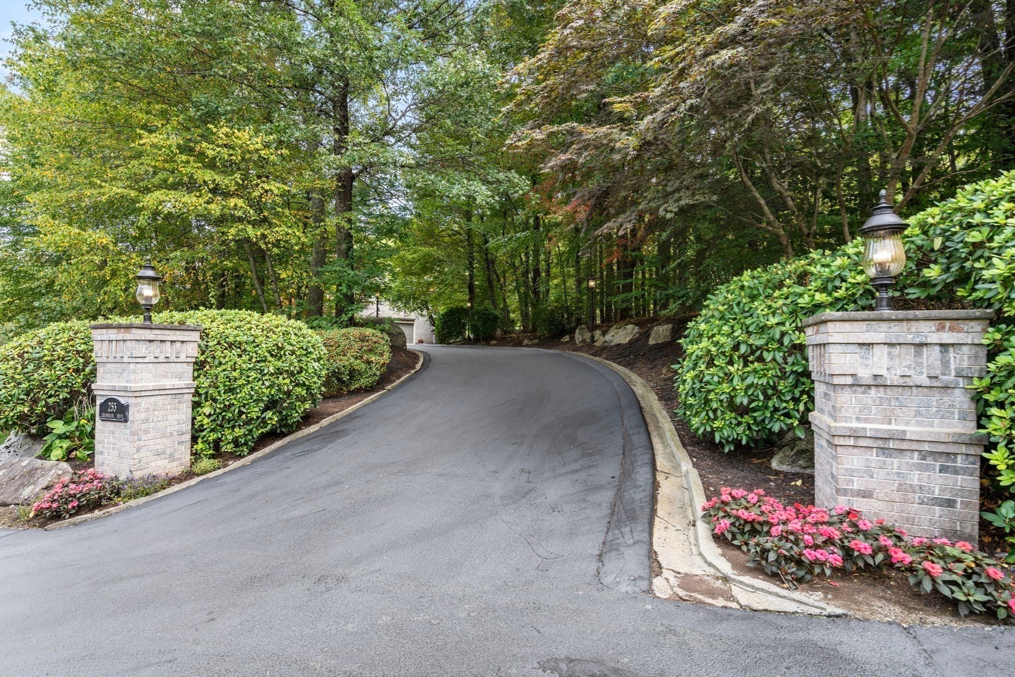 253 Cranbrook Dr