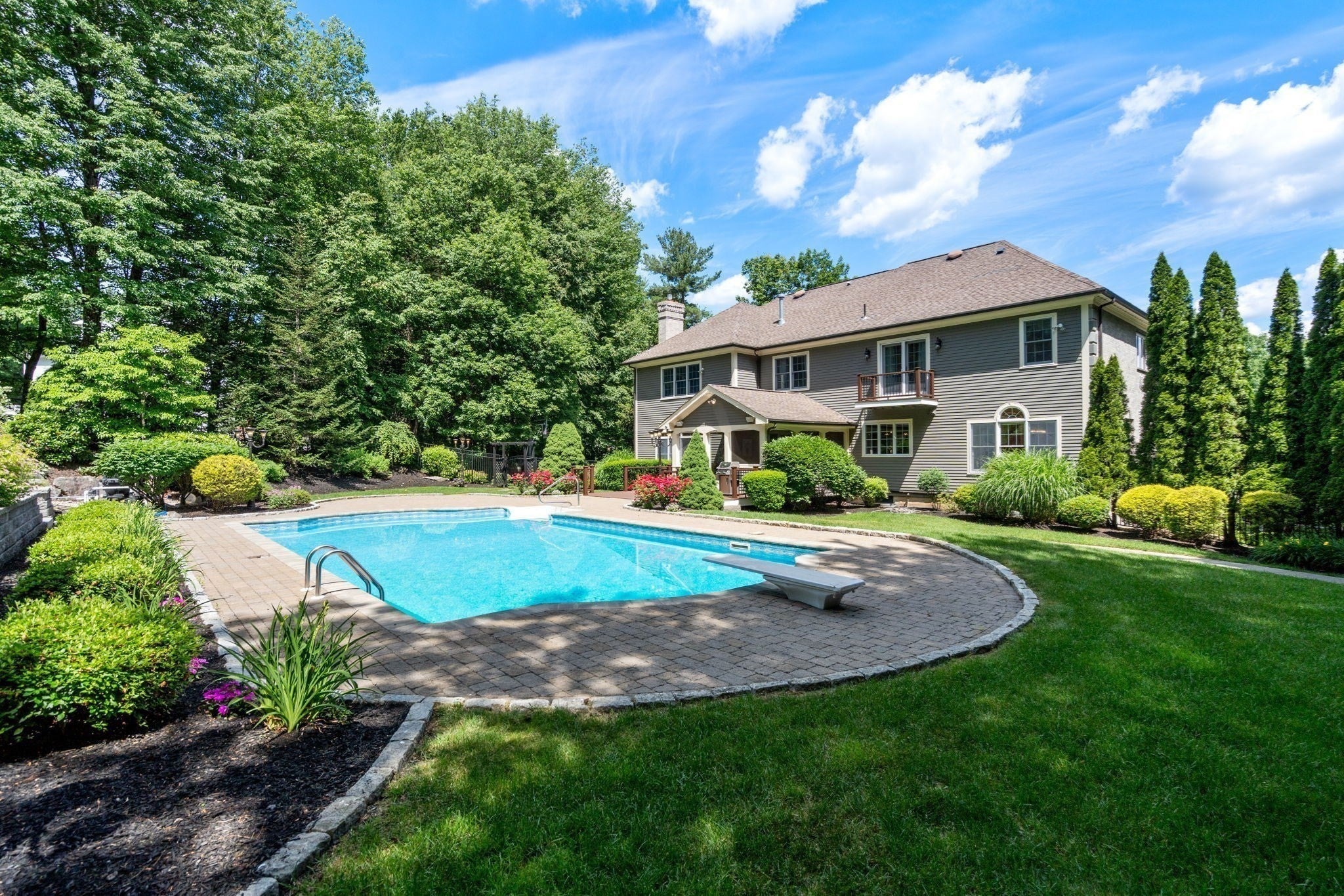 253 Cranbrook Dr