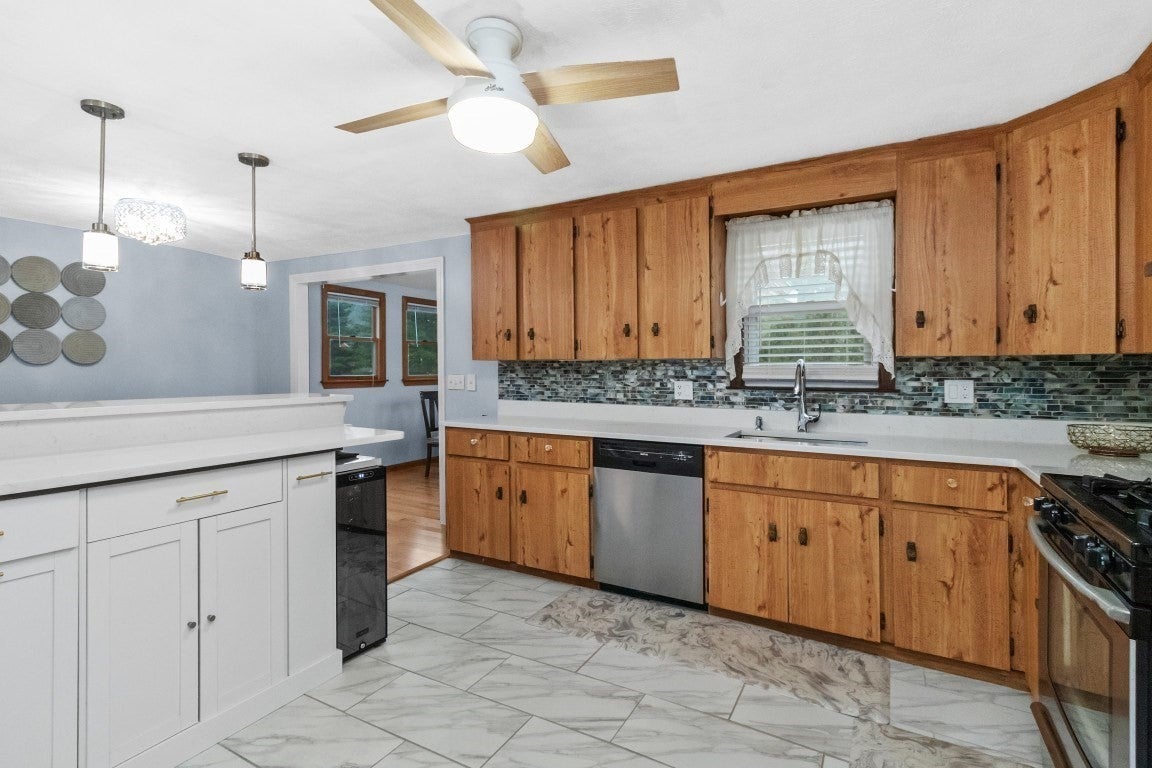 30 Lantern Ln
