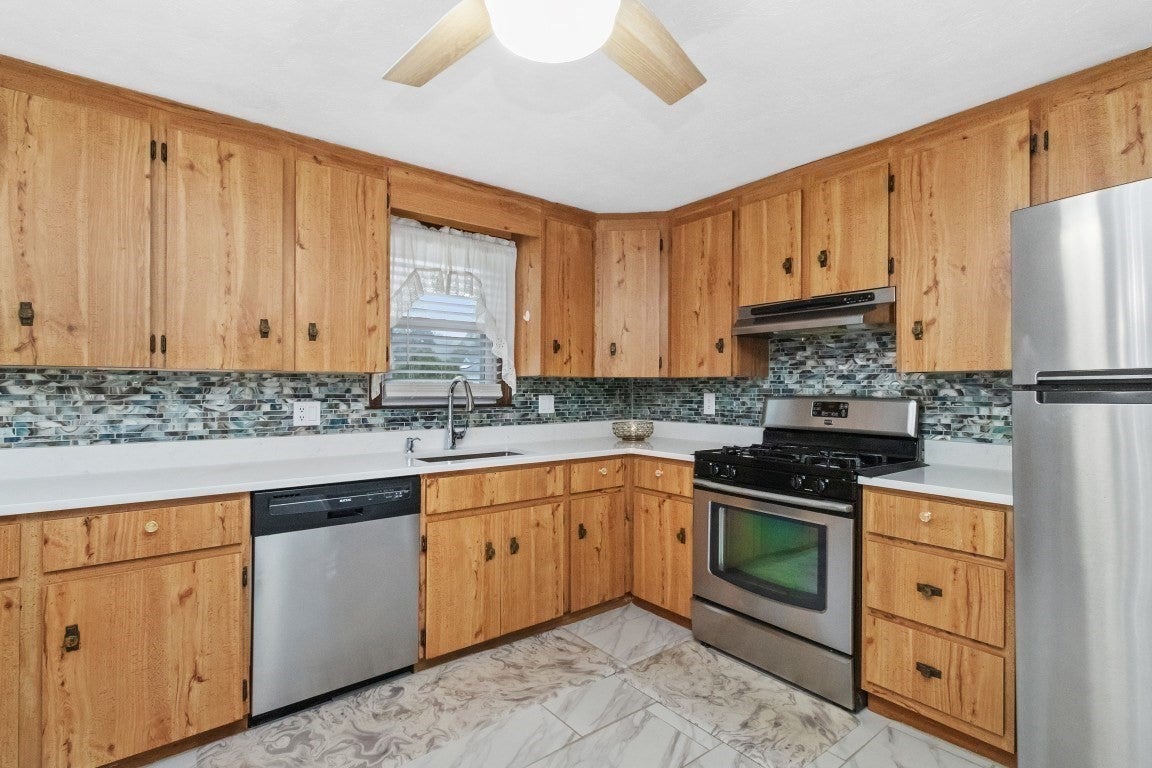 30 Lantern Ln