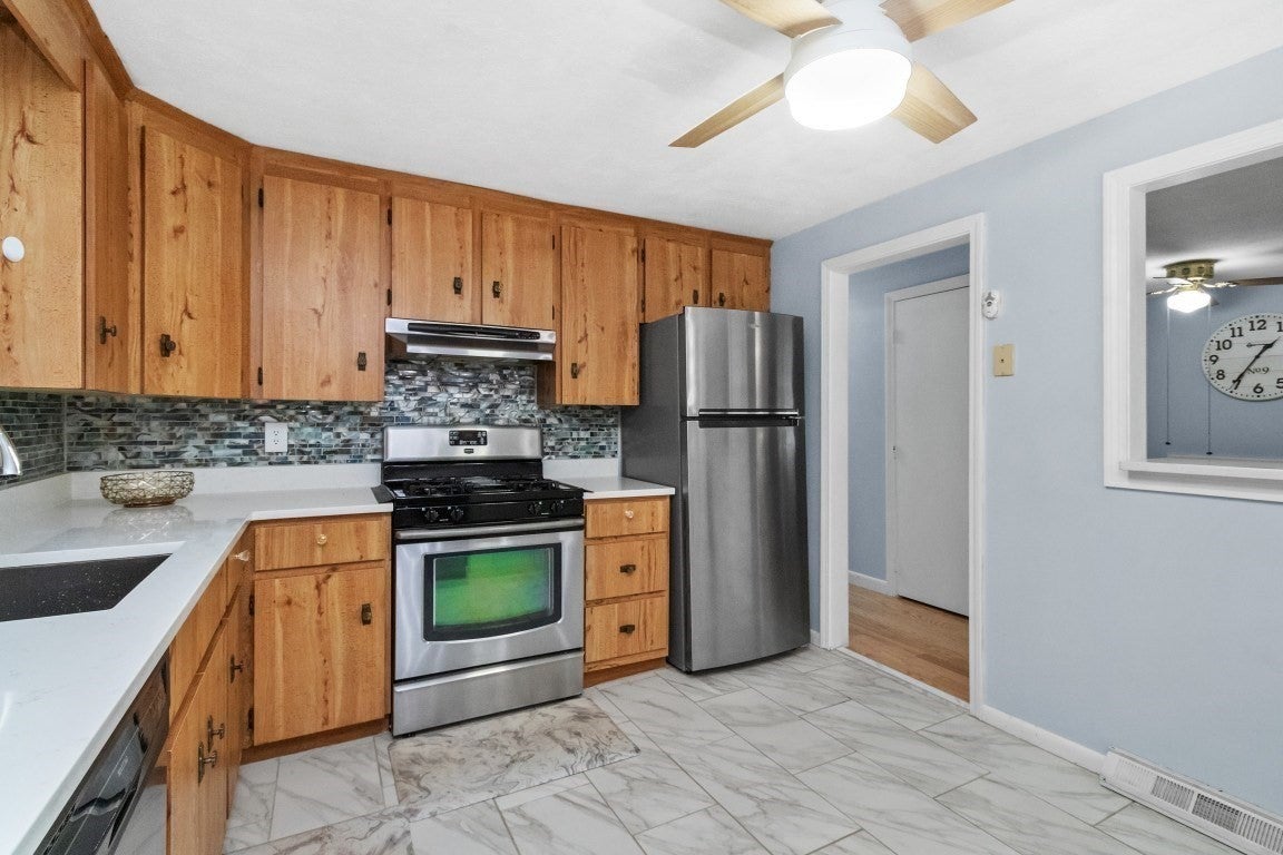 30 Lantern Ln