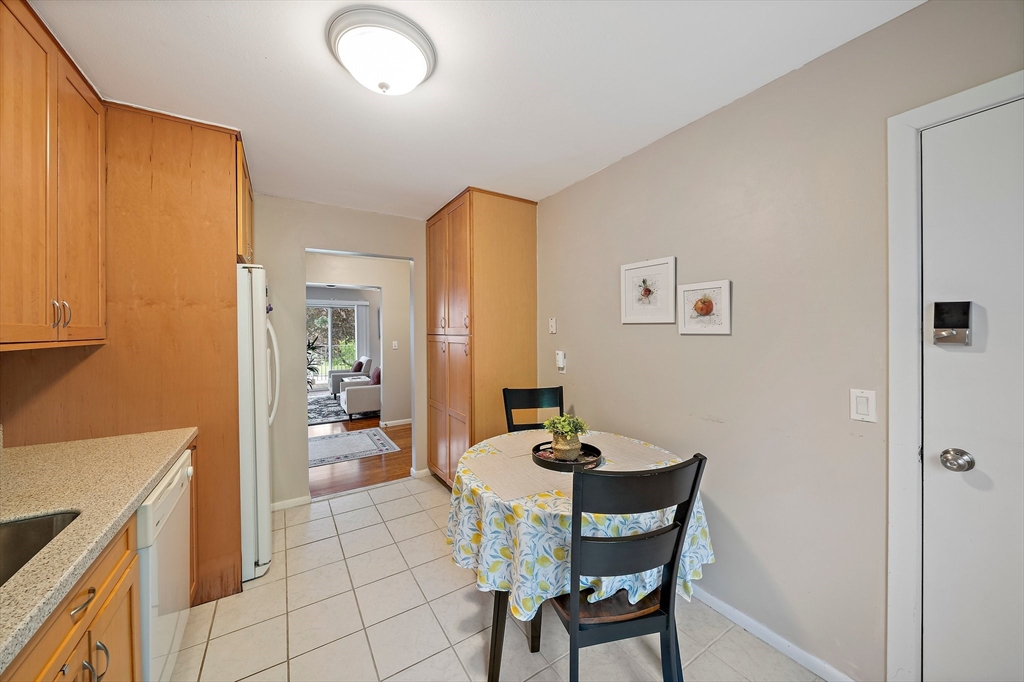 37 Bayberry Dr 4