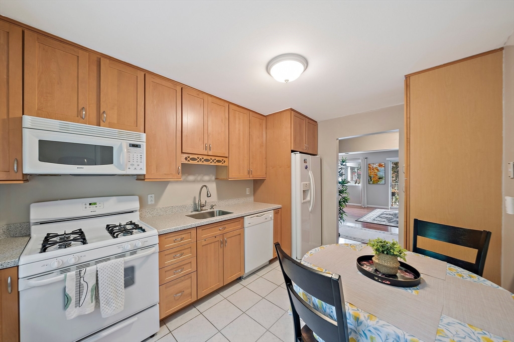 37 Bayberry Dr 4