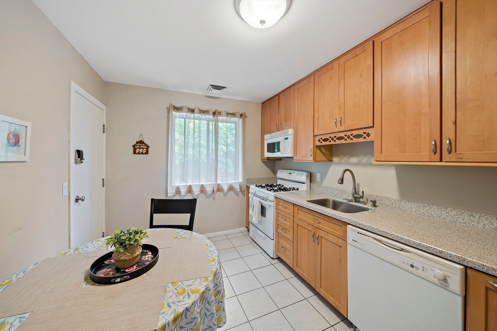 37 Bayberry Dr 4