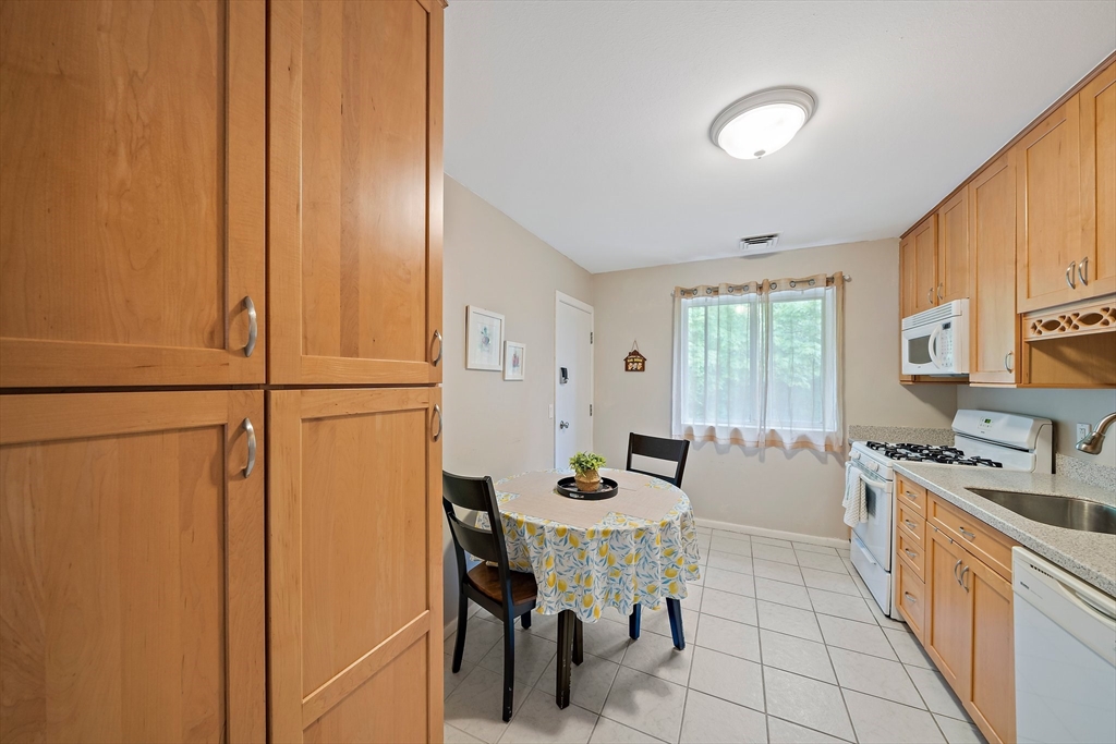 37 Bayberry Dr 4