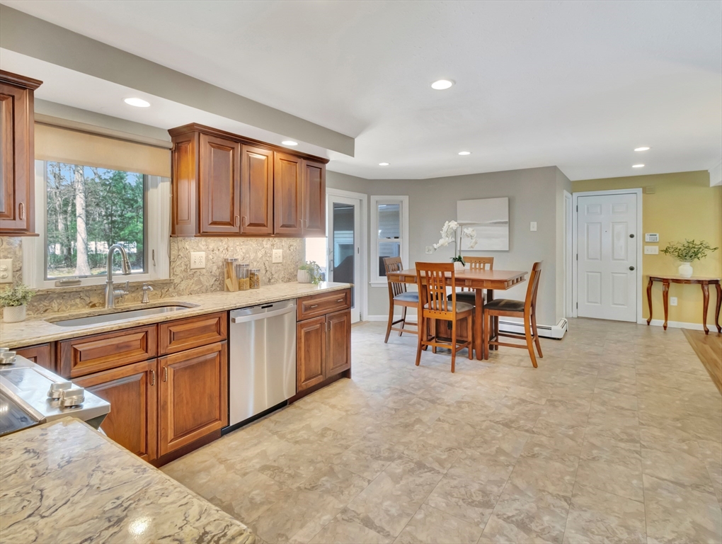 7 Fieldstone Dr