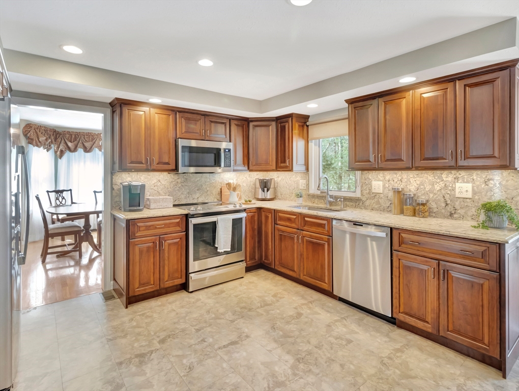 7 Fieldstone Dr