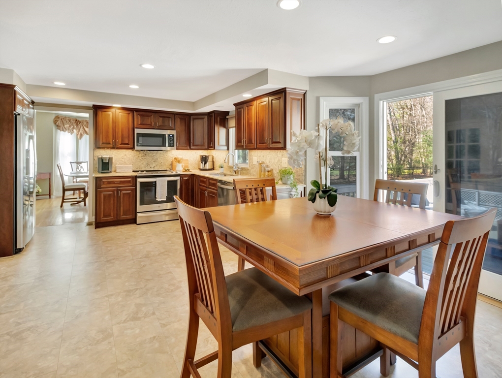 7 Fieldstone Dr