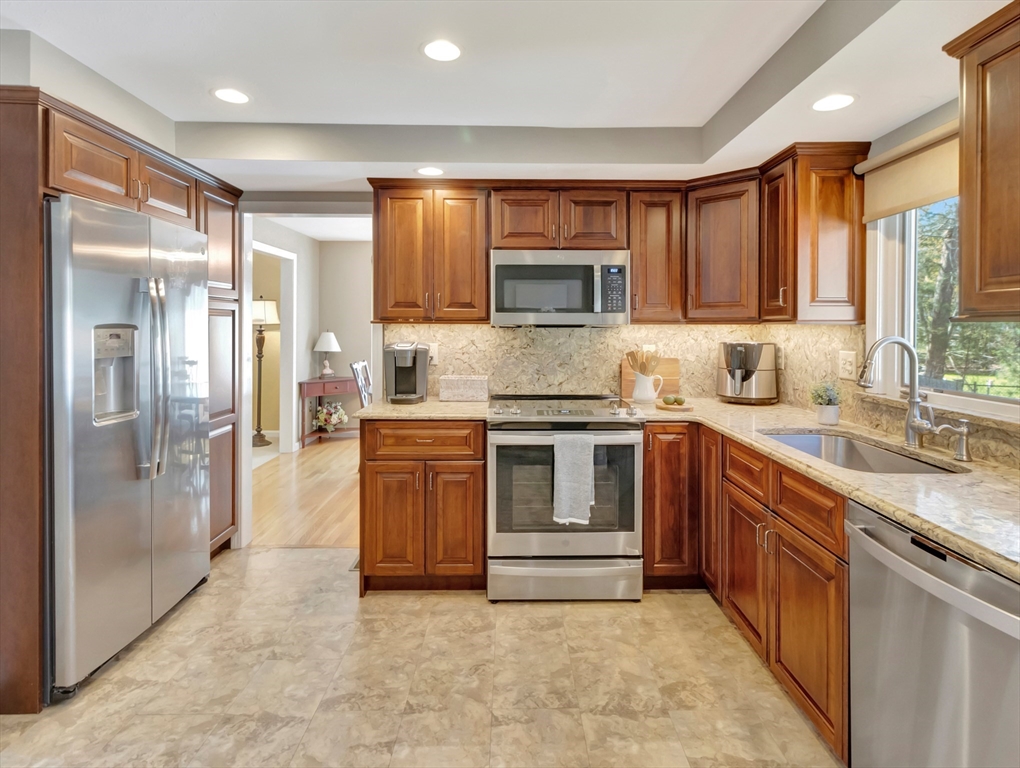 7 Fieldstone Dr