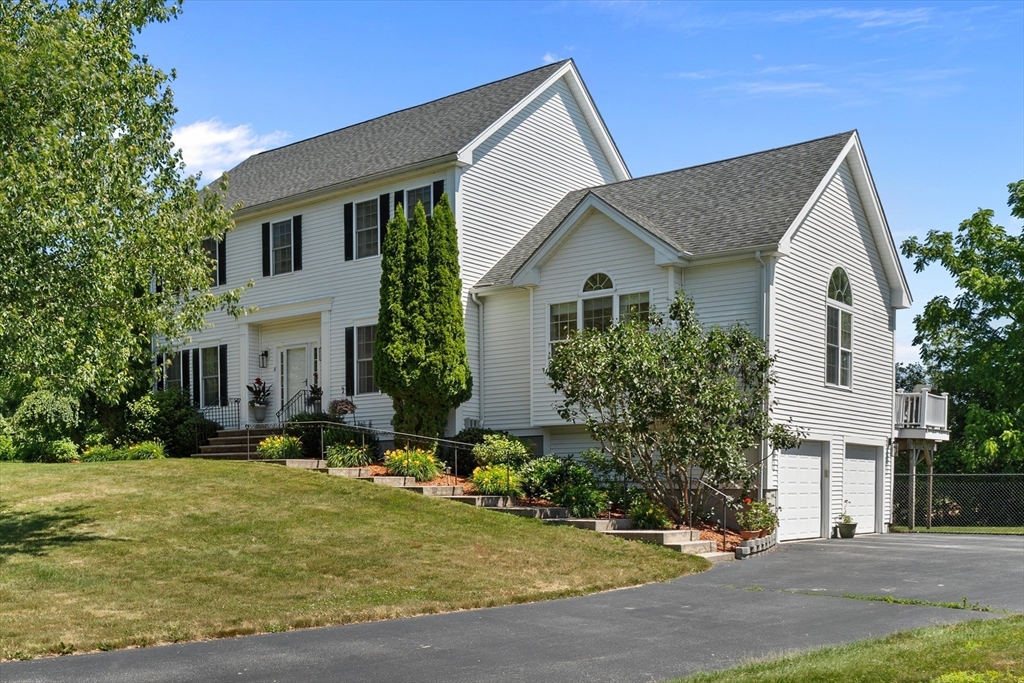 8 Mill River Ln