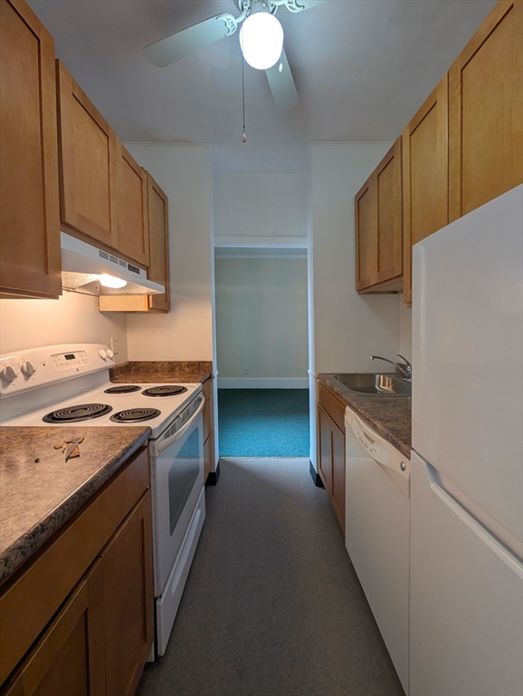 140 Chestnut St 207