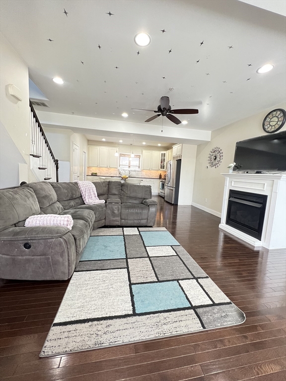 2 N Main St C102