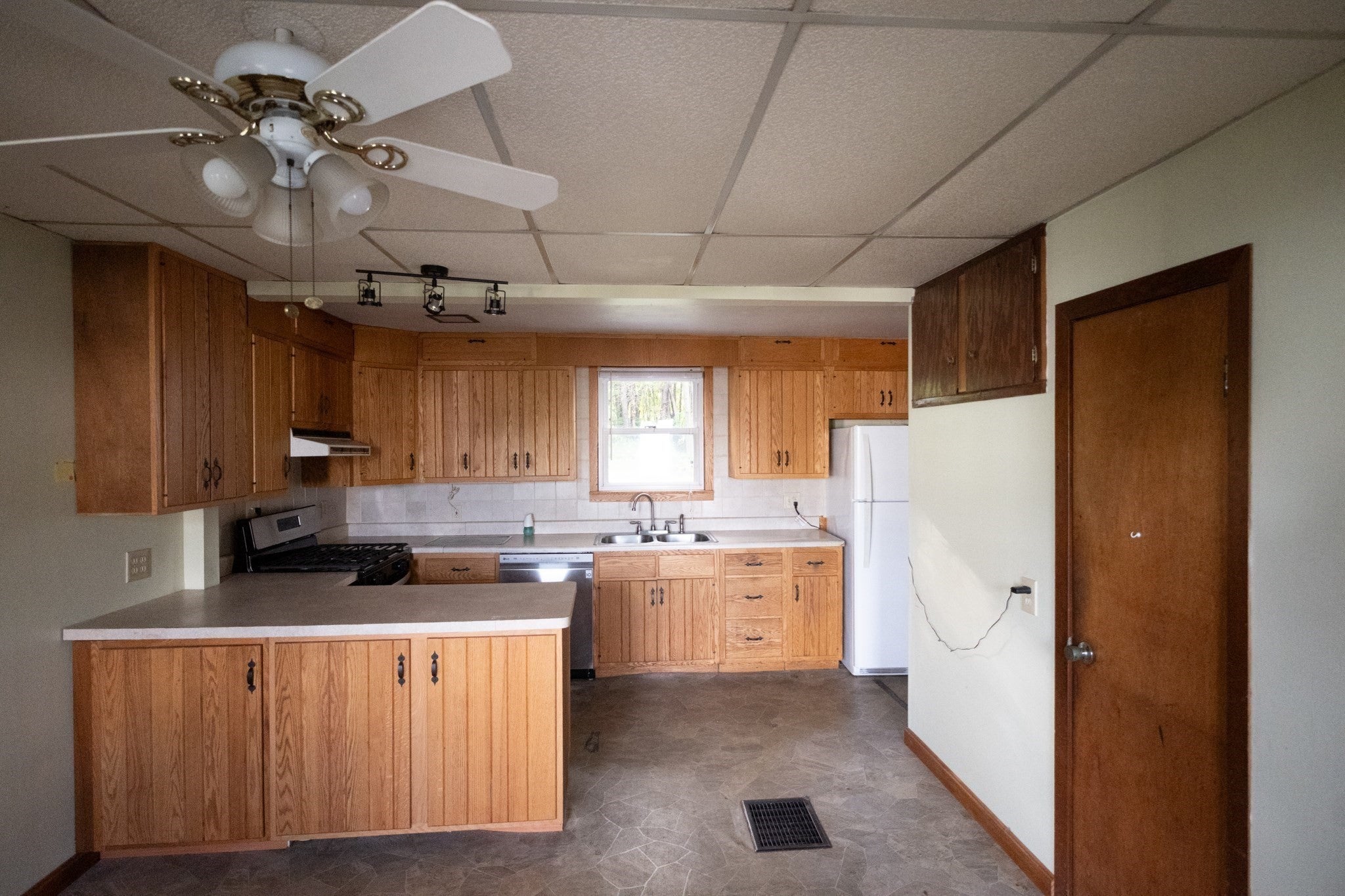66 Phillips St, Fitchburg, MA Photo #8