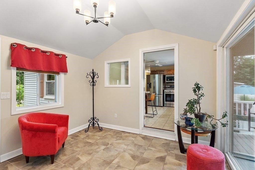 38 Norwood Ave
