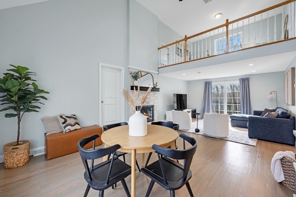 Foxboro, Massachusetts 02035, United States, 4 Bedrooms Bedrooms, ,4 BathroomsBathrooms,Residential,Pending,87826