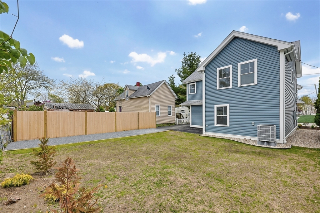 33 Jefferson AVE, East Providence, RI Photo #32