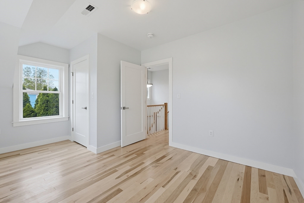 33 Jefferson AVE, East Providence, RI Photo #31