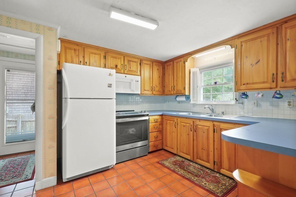 64 Ellsworth Dr
