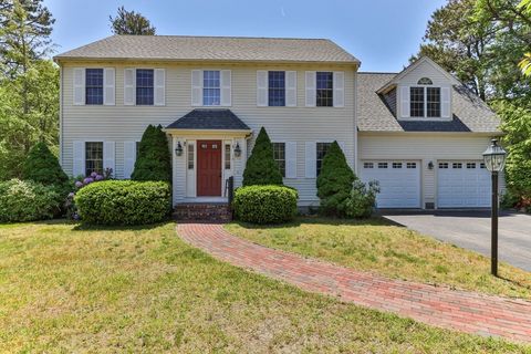 Single Family Residence in Mashpee MA 14 Sandy Way.jpg