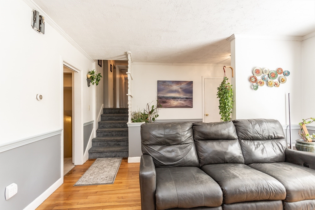 2 Meadow Brook Rd