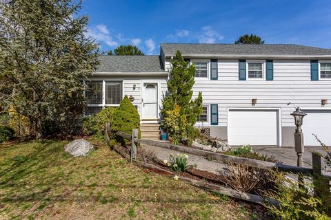 2 Meadow Brook Rd Raynham MA 02767