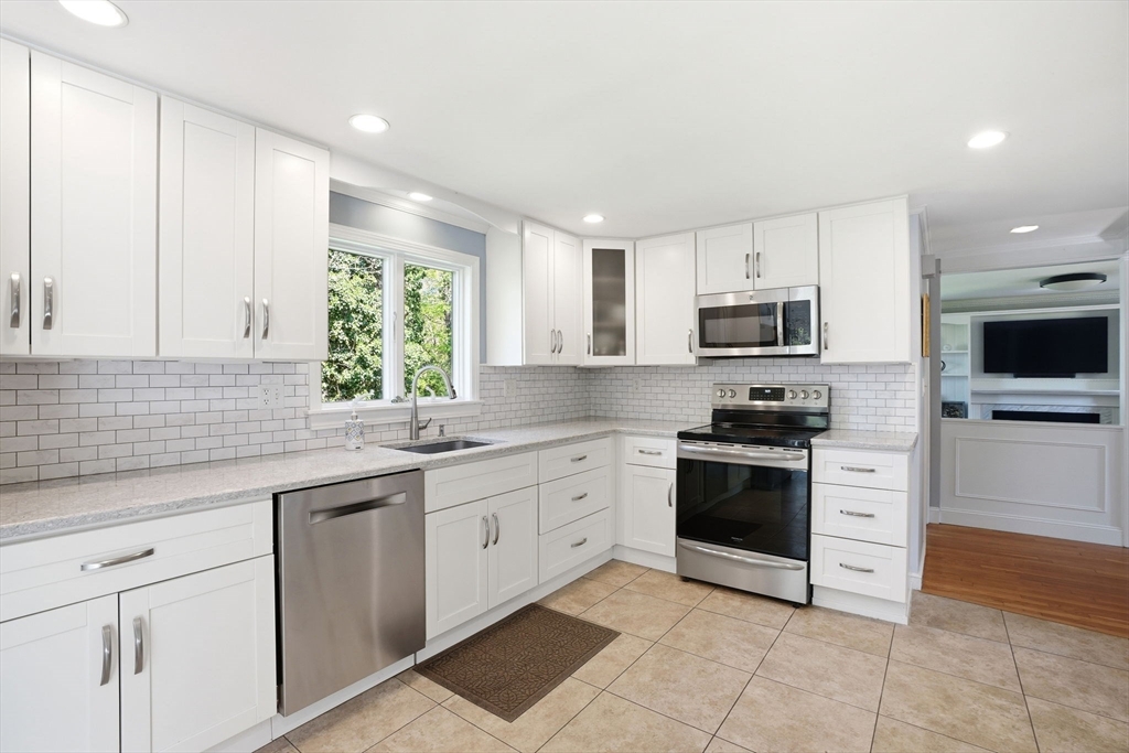 33 Whittier Dr, Scituate, MA Photo #8