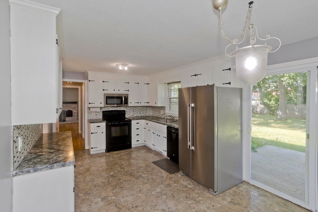 50 Crystal Brook Dr, Springfield, MA, 50 Crystal Brook Dr, Springfield, MA Photo #4