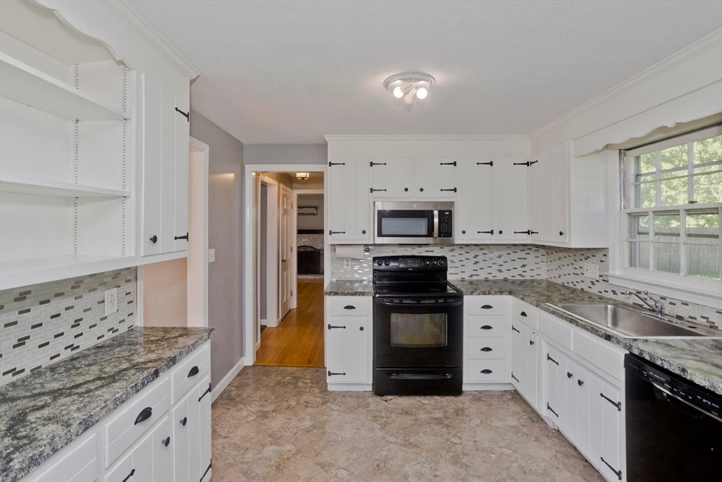 50 Crystal Brook Dr, Springfield, MA, 50 Crystal Brook Dr, Springfield, MA Photo #5