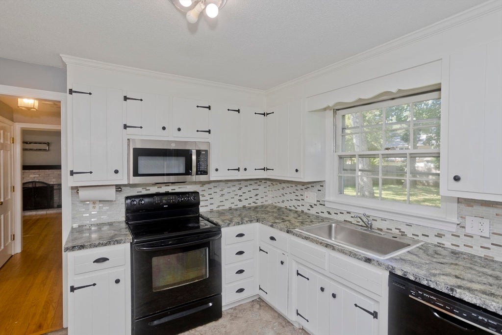 50 Crystal Brook Dr, Springfield, MA, 50 Crystal Brook Dr, Springfield, MA Photo #6