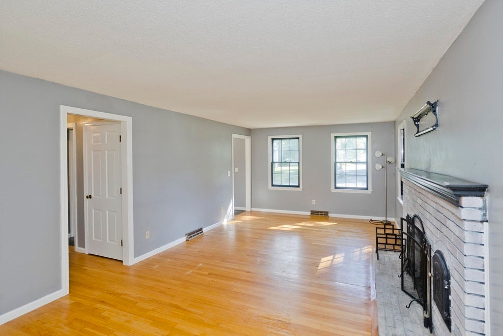 50 Crystal Brook Dr, Springfield, MA, 50 Crystal Brook Dr, Springfield, MA Photo #11